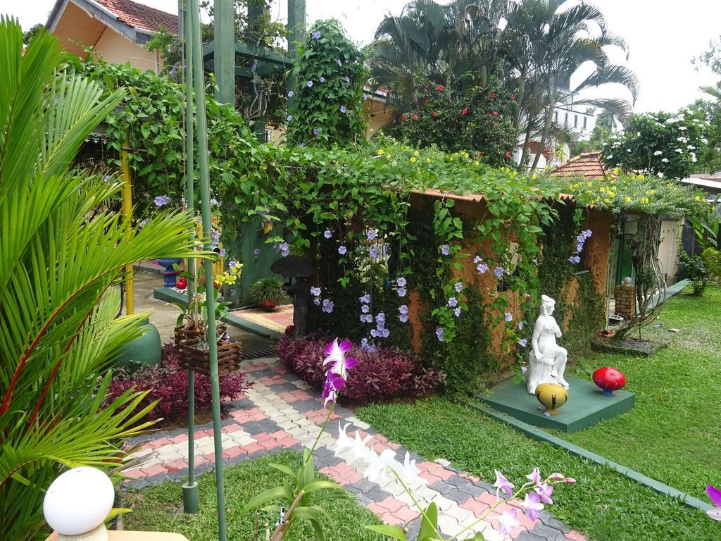 Hilda Guest House Хіккадува Екстер'єр фото