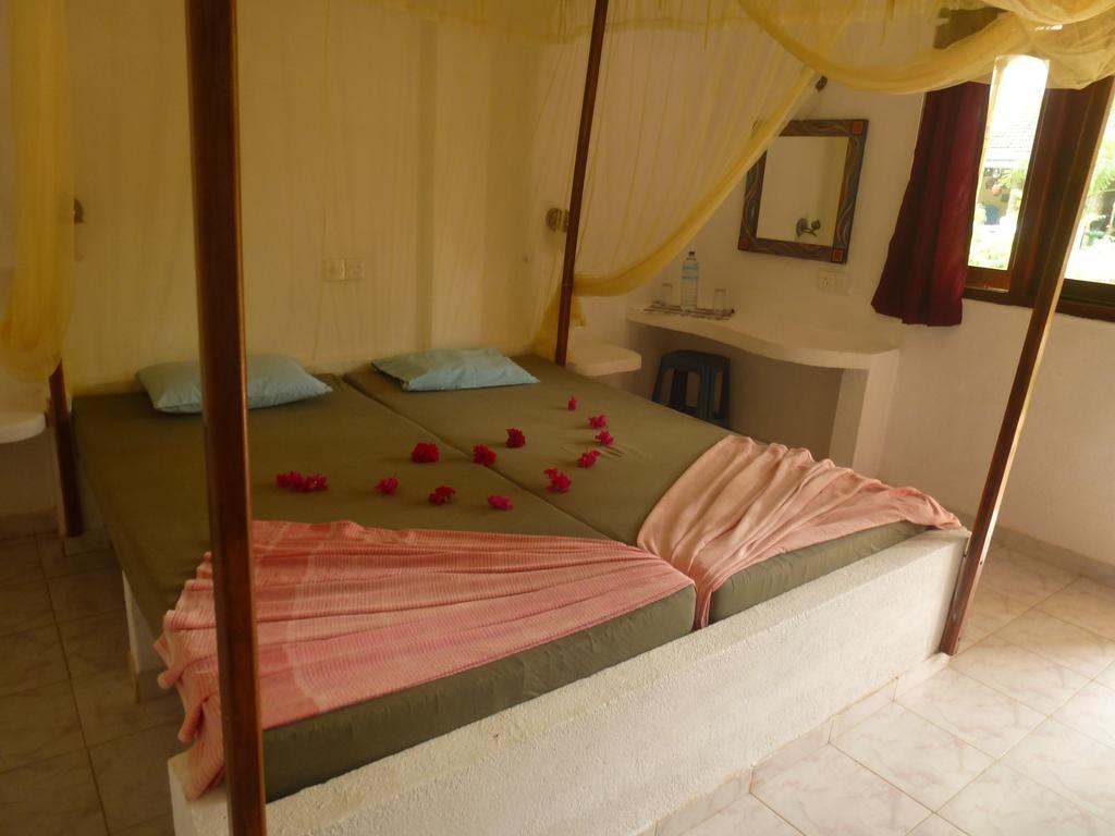 Hilda Guest House Хіккадува Екстер'єр фото