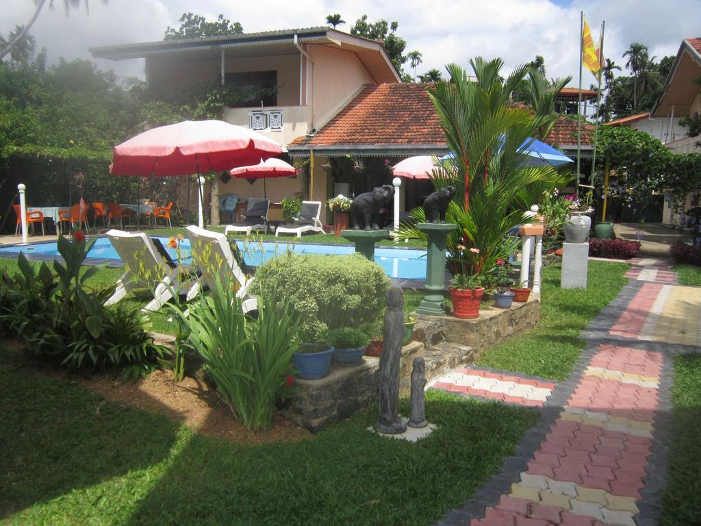 Hilda Guest House Хіккадува Екстер'єр фото