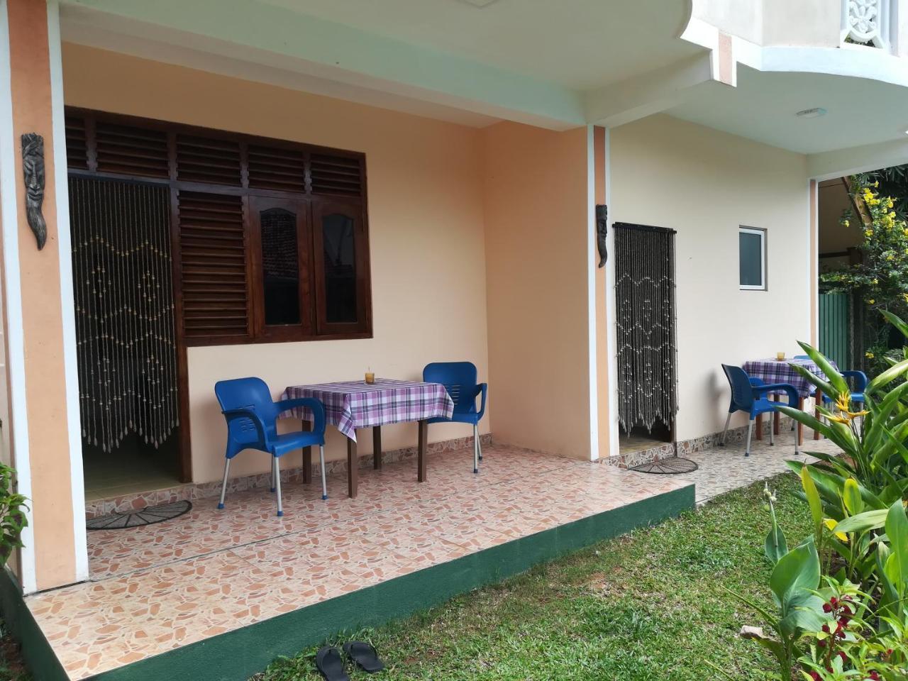 Hilda Guest House Хіккадува Екстер'єр фото